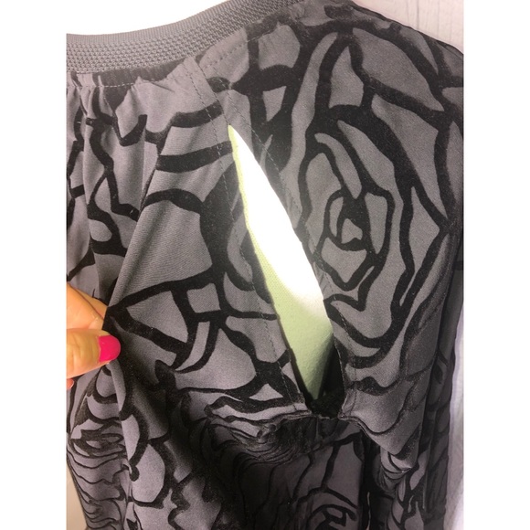 Fabletics Black Lola Long Sleeve Floral Velvet Flocked Top Cut Out Back Size M - Picture 6 of 13